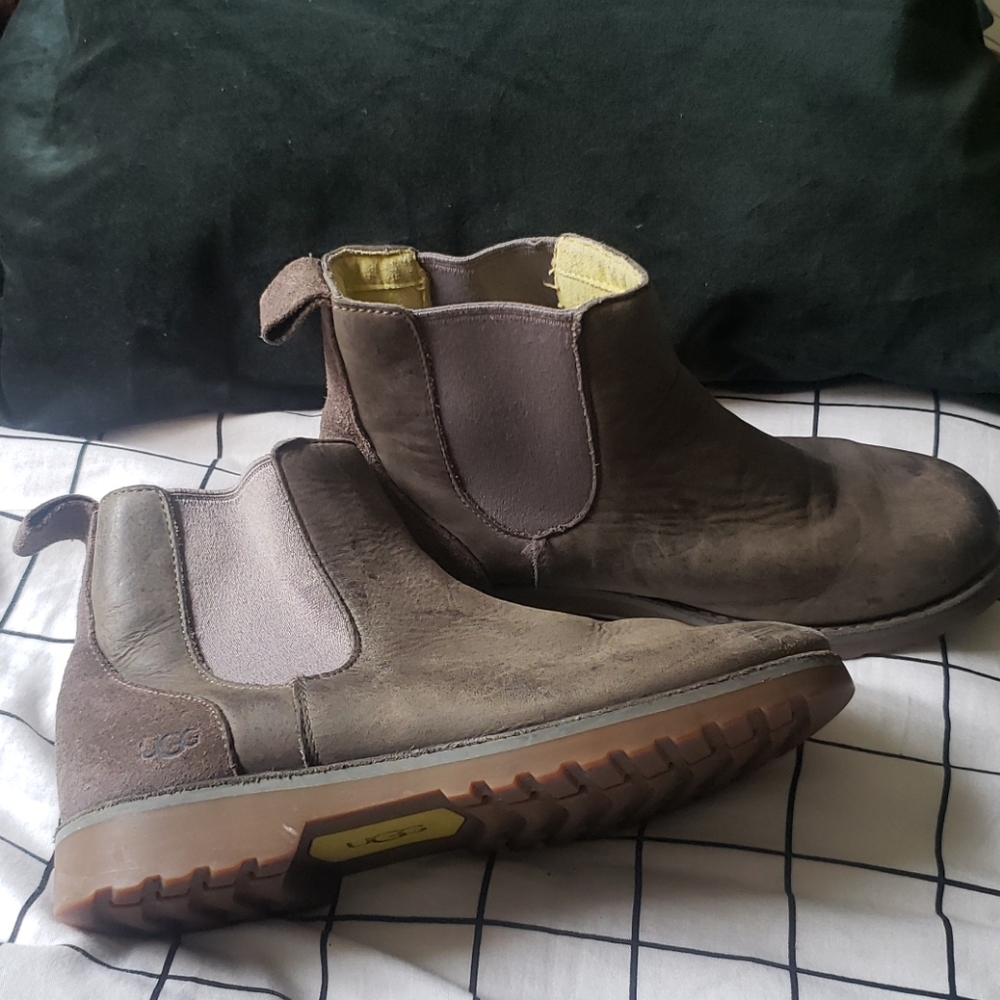 Ugg chelsea boot